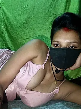 Snapshot of Hoty_girl_143 chatting on 04/11/26, 01:02 Hoty girl 143 online show from 04/11/26, 01:02