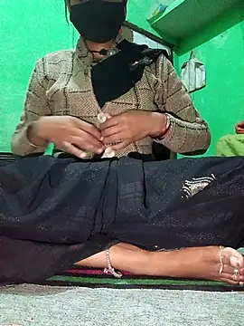 Snapshot of Hoty_girl_143 chatting on 02/11/26, 02:11 Hoty girl 143 online show from 02/11/26, 02:11