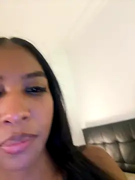 IamCrystal2 online show from 11/28/25, 12:44