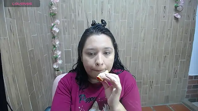 Snapshot of solyeria chatting on 02/19/25, 12:03 solyeria online show from 02/19/25, 12:03