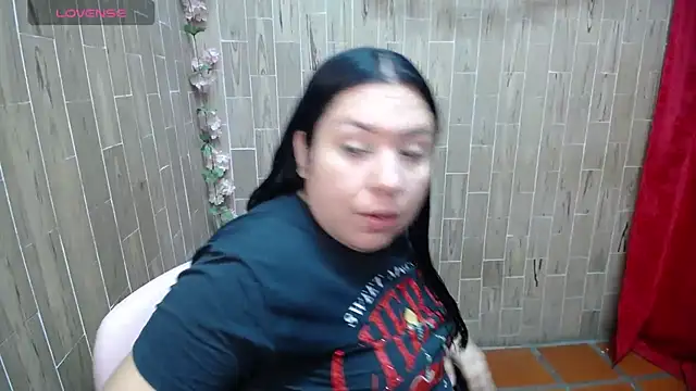 Snapshot of solyeria chatting on 02/25/26, 02:01 solyeria online show from 02/25/26, 02:01