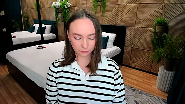 Snapshot of TrueReincarnation chatting on 10/02/25, 10:18 TrueReincarnation online show from 10/02/25, 10:18