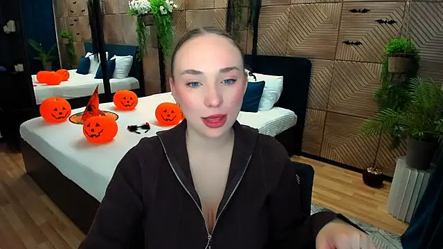 Snapshot of TrueReincarnation chatting on 11/04/25, 10:52 TrueReincarnation online show from 11/04/25, 10:52