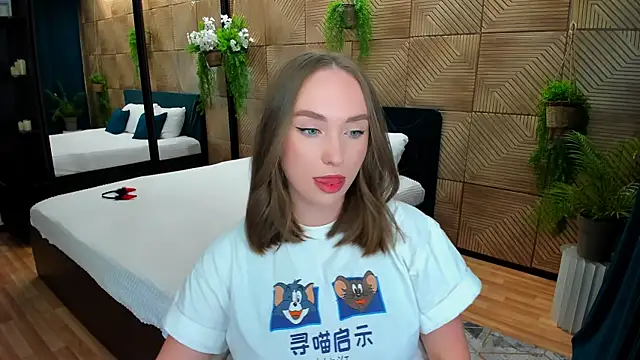 Snapshot of TrueReincarnation chatting on 09/28/25, 07:43 TrueReincarnation online show from 09/28/25, 07:43