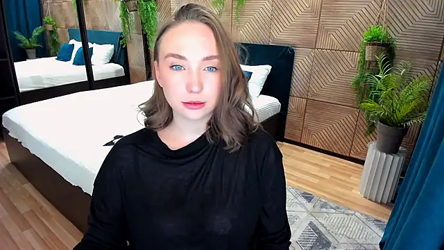 Snapshot of TrueReincarnation chatting on 09/13/25, 10:15 TrueReincarnation online show from 09/13/25, 10:15