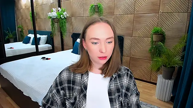 Snapshot of TrueReincarnation chatting on 09/21/25, 10:09 TrueReincarnation online show from 09/21/25, 10:09