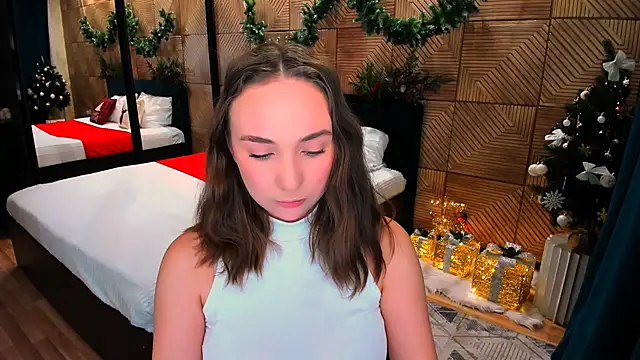 Snapshot of TrueReincarnation chatting on 12/18/25, 10:08 TrueReincarnation online show from 12/18/25, 10:08