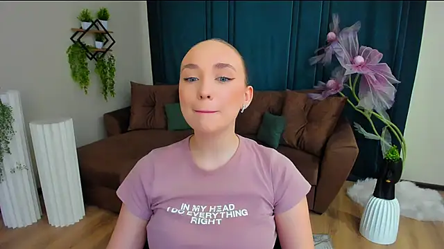 Snapshot of TrueReincarnation chatting on 11/18/25, 04:10 TrueReincarnation online show from 11/18/25, 04:10