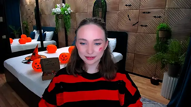 Snapshot of TrueReincarnation chatting on 10/31/25, 10:23 TrueReincarnation online show from 10/31/25, 10:23