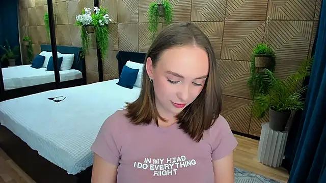 Snapshot of TrueReincarnation chatting on 09/18/25, 07:28 TrueReincarnation online show from 09/18/25, 07:28