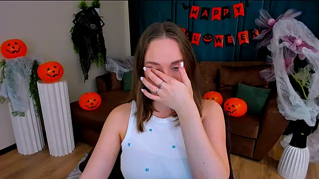 Snapshot of TrueReincarnation chatting on 10/27/25, 04:08 TrueReincarnation online show from 10/27/25, 04:08