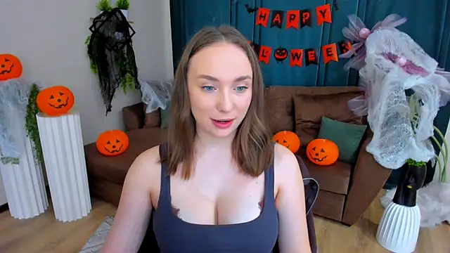 Snapshot of TrueReincarnation chatting on 10/29/25, 04:17 TrueReincarnation online show from 10/29/25, 04:17