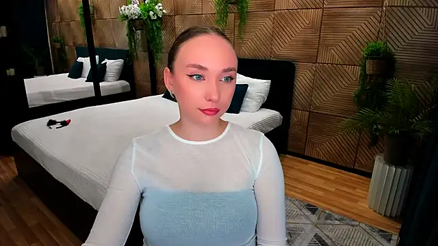 Snapshot of TrueReincarnation chatting on 10/24/25, 10:03 TrueReincarnation online show from 10/24/25, 10:03