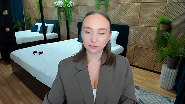 Snapshot of TrueReincarnation chatting on 09/19/25, 04:11 TrueReincarnation online show from 09/19/25, 04:11