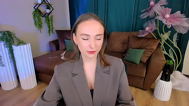 Snapshot of TrueReincarnation chatting on 09/22/25, 04:07 TrueReincarnation online show from 09/22/25, 04:07