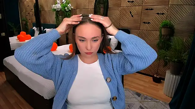 Snapshot of TrueReincarnation chatting on 10/30/25, 04:15 TrueReincarnation online show from 10/30/25, 04:15