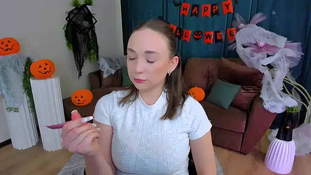 Snapshot of TrueReincarnation chatting on 11/05/25, 10:18 TrueReincarnation online show from 11/05/25, 10:18