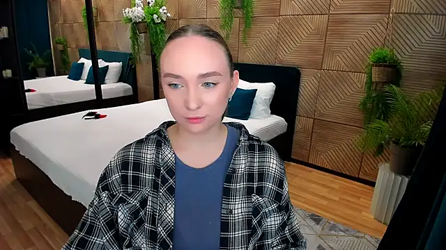 Snapshot of TrueReincarnation chatting on 10/03/25, 10:17 TrueReincarnation online show from 10/03/25, 10:17