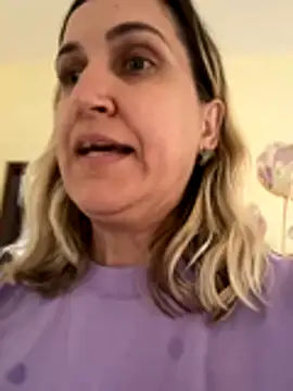 Snapshot of Bia_sexynovaes chatting on 11/18/25, 05:16 Bia sexynovaes online show from 11/18/25, 05:16