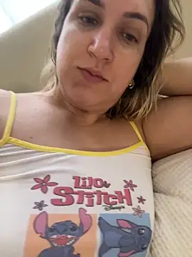 Snapshot of Bia_sexynovaes chatting on 11/23/25, 11:42 Bia sexynovaes online show from 11/23/25, 11:42