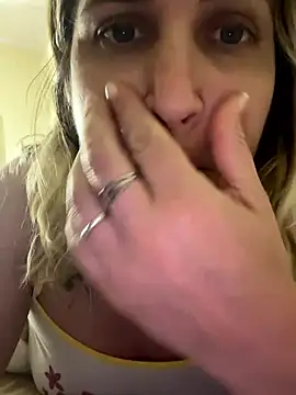 Snapshot of Bia_sexynovaes chatting on 11/18/25, 02:49 Bia sexynovaes online show from 11/18/25, 02:49