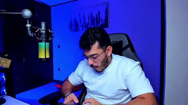 Snapshot of BrunoD31 chatting on 10/14/25, 03:29 BrunoD31 online show from 10/14/25, 03:29