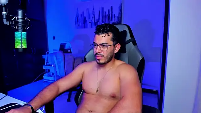 Snapshot of BrunoD31 chatting on 10/21/25, 04:12 BrunoD31 online show from 10/21/25, 04:12