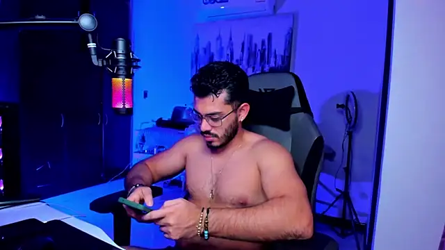 Snapshot of BrunoD31 chatting on 12/16/25, 04:50 BrunoD31 online show from 12/16/25, 04:50