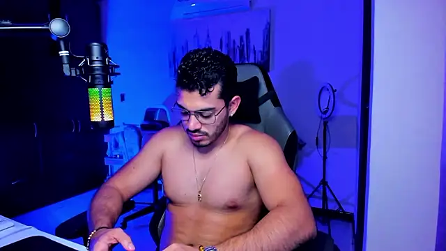 Snapshot of BrunoD31 chatting on 10/29/25, 04:33 BrunoD31 online show from 10/29/25, 04:33