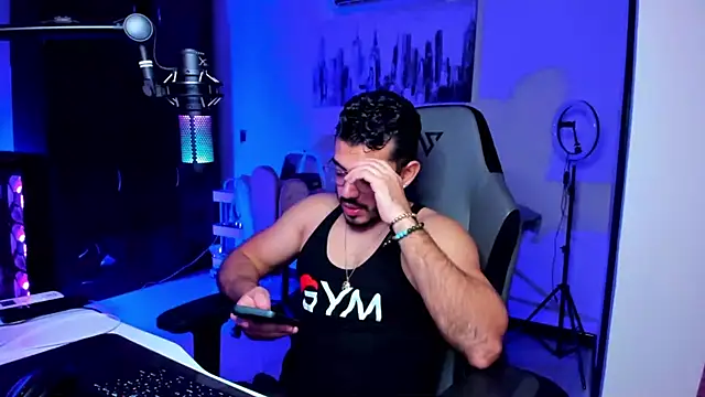 Snapshot of BrunoD31 chatting on 12/19/25, 04:38 BrunoD31 online show from 12/19/25, 04:38