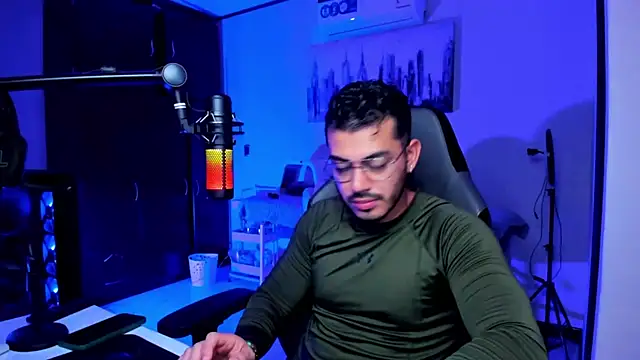 Snapshot of BrunoD31 chatting on 12/02/25, 03:19 BrunoD31 online show from 12/02/25, 03:19