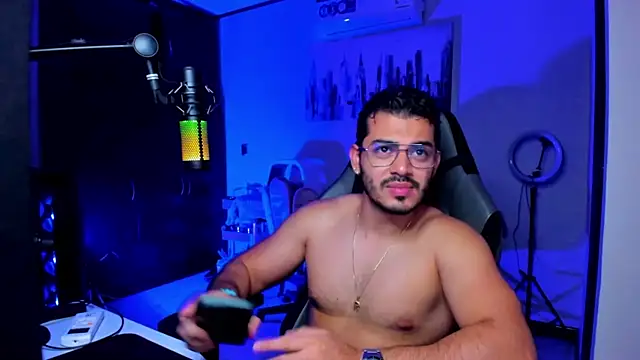 Snapshot of BrunoD31 chatting on 11/20/25, 04:02 BrunoD31 online show from 11/20/25, 04:02