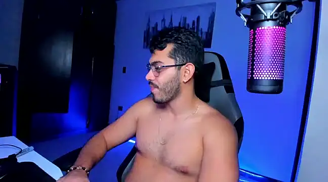 Snapshot of BrunoD31 chatting on 01/06/25, 11:30 BrunoD31 online show from 01/06/25, 11:30