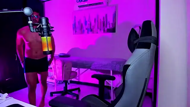 Snapshot of BrunoD31 chatting on 10/24/25, 03:05 BrunoD31 online show from 10/24/25, 03:05