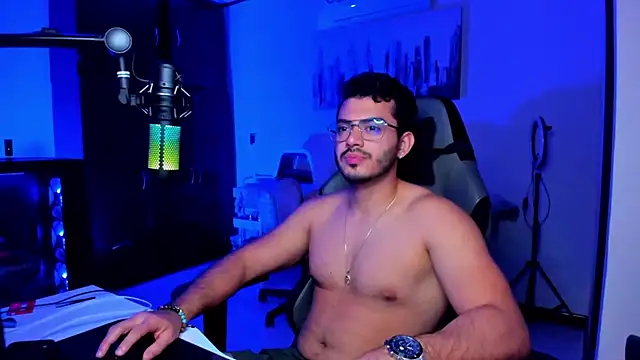 Snapshot of BrunoD31 chatting on 11/17/25, 03:43 BrunoD31 online show from 11/17/25, 03:43