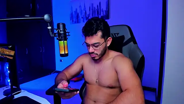 Snapshot of BrunoD31 chatting on 10/13/25, 01:12 BrunoD31 online show from 10/13/25, 01:12