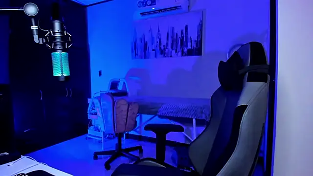 Snapshot of BrunoD31 chatting on 10/22/25, 05:18 BrunoD31 online show from 10/22/25, 05:18