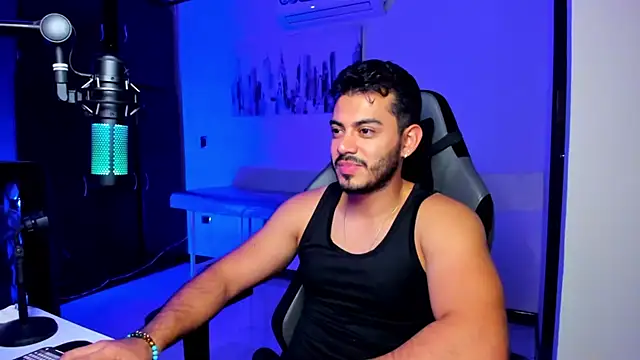 Snapshot of BrunoD31 chatting on 10/16/25, 05:05 BrunoD31 online show from 10/16/25, 05:05