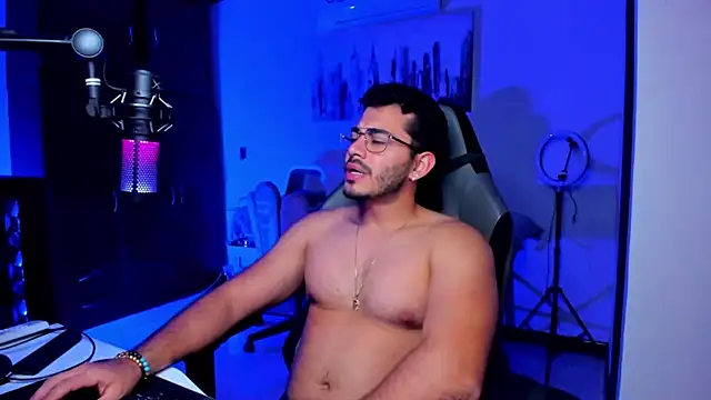 Snapshot of BrunoD31 chatting on 11/18/25, 03:43 BrunoD31 online show from 11/18/25, 03:43