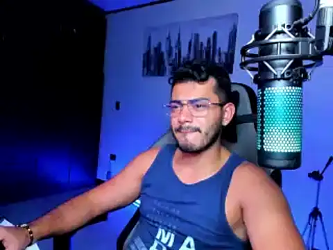 Snapshot of BrunoD31 chatting on 12/21/24, 04:52 BrunoD31 online show from 12/21/24, 04:52