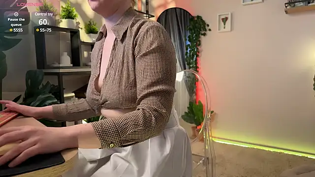 Snapshot of Lella_Ryann_ chatting on 03/12/25, 07:25 Lella Ryann online show from 03/12/25, 07:25