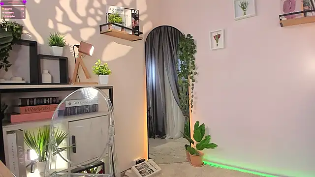 Snapshot of Lella_Ryann_ chatting on 05/15/26, 10:52 Lella Ryann online show from 05/15/26, 10:52