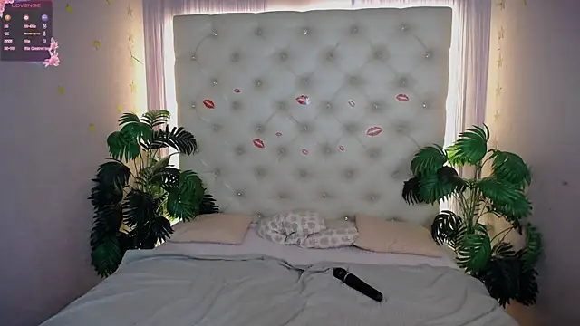 Snapshot of Lella_Ryann_ chatting on 03/09/25, 06:43 Lella Ryann online show from 03/09/25, 06:43