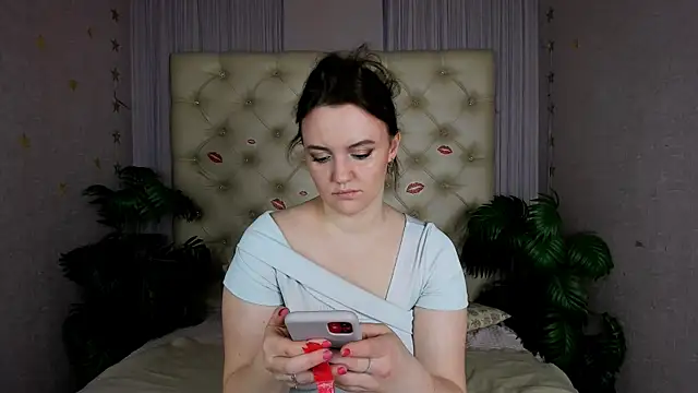 Lella Ryann  online show from 11/15/25, 01:37