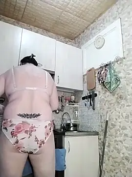 Snapshot of Holly-69 chatting on 02/12/26, 10:59 Holly-69 online show from 02/12/26, 10:59