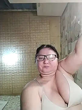 Snapshot of Holly-69 chatting on 01/08/26, 06:58 Holly-69 online show from 01/08/26, 06:58