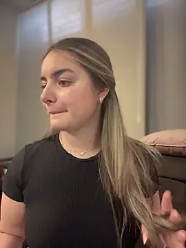 imlindapink online show from 11/11/25, 02:01