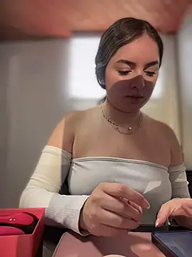 imlindapink online show from 12/01/25, 03:35