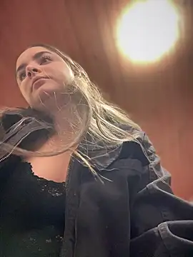 imlindapink online show from 10/22/25, 04:28