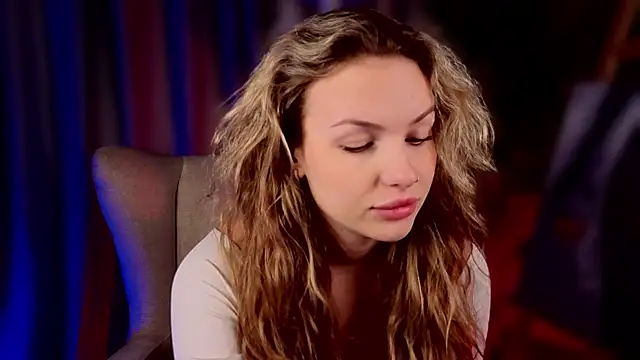 Snapshot of ElizavecaSunrise chatting on 09/28/25, 07:04 ElizavecaSunrise online show from 09/28/25, 07:04